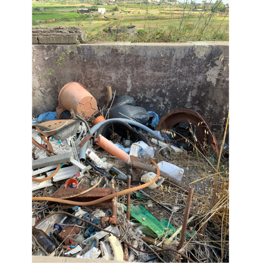 Micro discariche nei pressi di Santa Teresa a Pantelleria